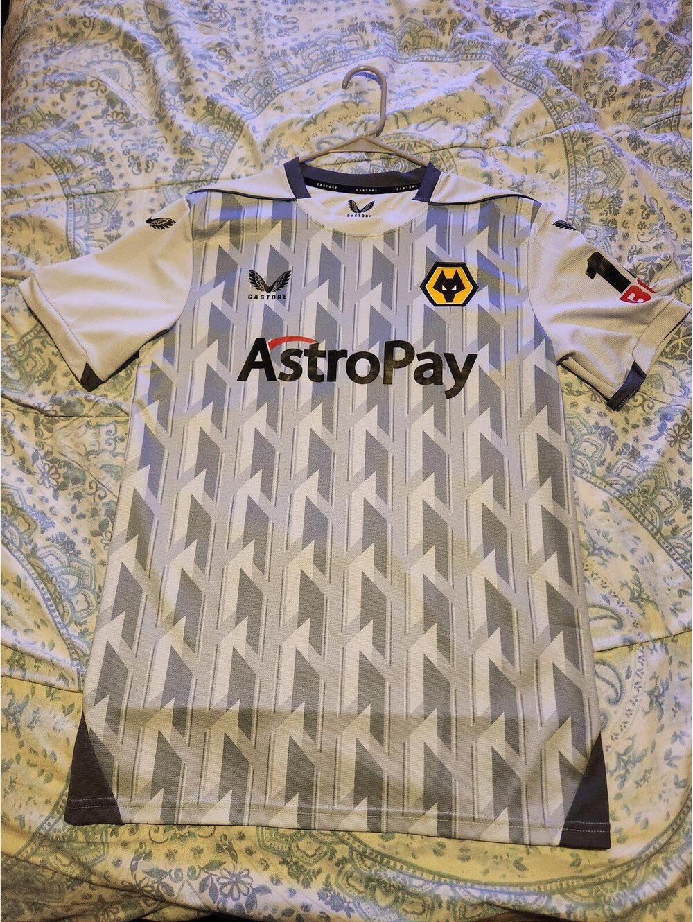 Wolverhampton 2022/2023 England Wolves Third Soccer Jersey Size M